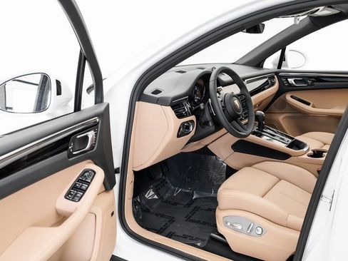 New 2025 Porsche Macan image 7