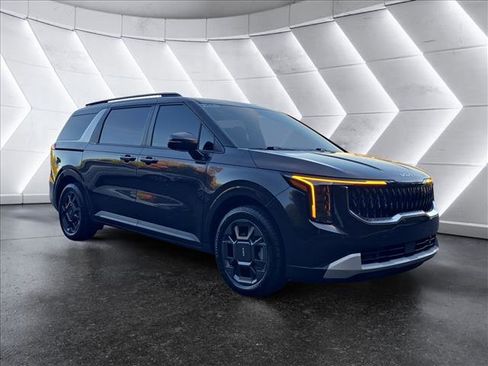 Used 2025 Kia Carnival EX image 7