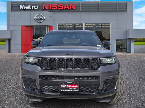 Used 2024 Jeep Grand Cherokee L Altitude image 2
