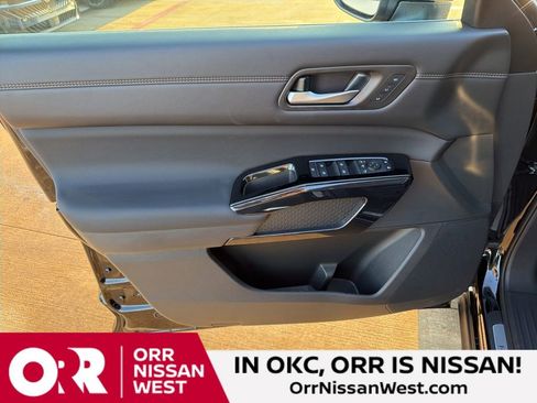 New 2026 Nissan Pathfinder Platinum image 12