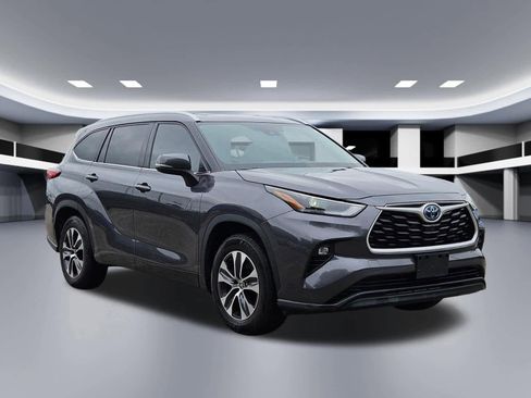 Used 2022 Toyota Highlander XLE FWD image 7