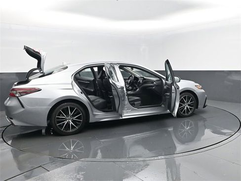 Used 2022 Toyota Camry SE image 27