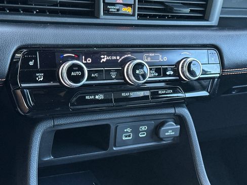 Used 2024 Honda Pilot TrailSport image 20