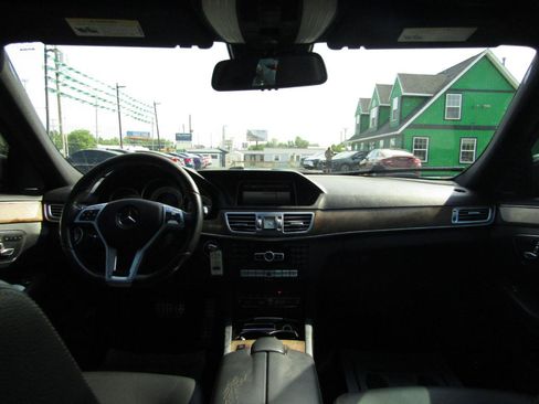 Used 2014 Mercedes-Benz E 350 4MATIC Sedan image 14
