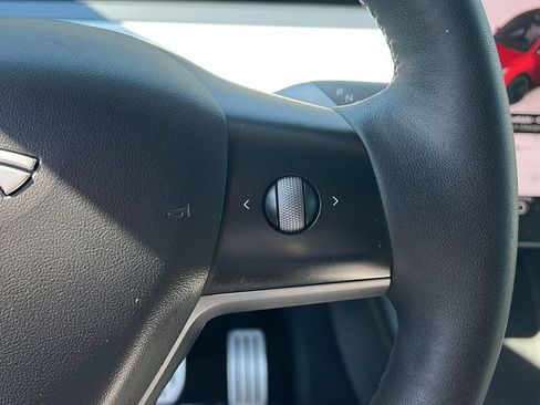 Used 2022 Tesla Model Y Performance AWD/4WD image 16