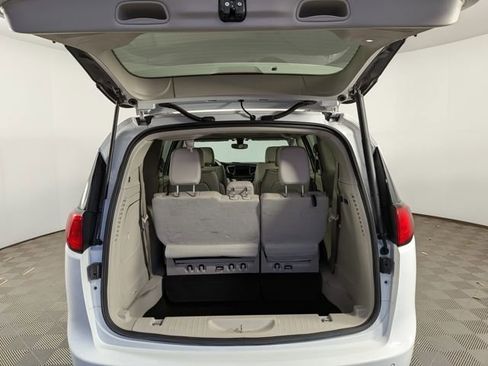 Used 2019 Chrysler Pacifica Limited image 13