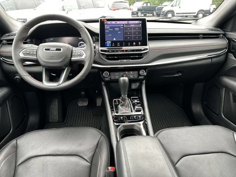 Certified 2025 Jeep Compass Trailhawk w/ Trailhawk Elite Group AWD/4WD image 10