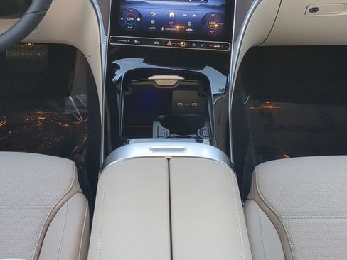 Used 2025 Mercedes-Benz C 300 Sedan image 18