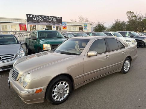 Used 2001 Mercedes-Benz E 320 Sedan image 1