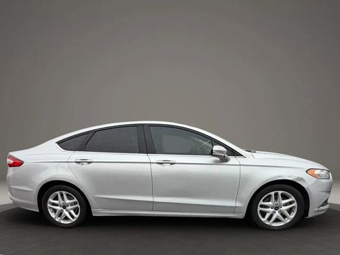 Used 2016 Ford Fusion SE image 4