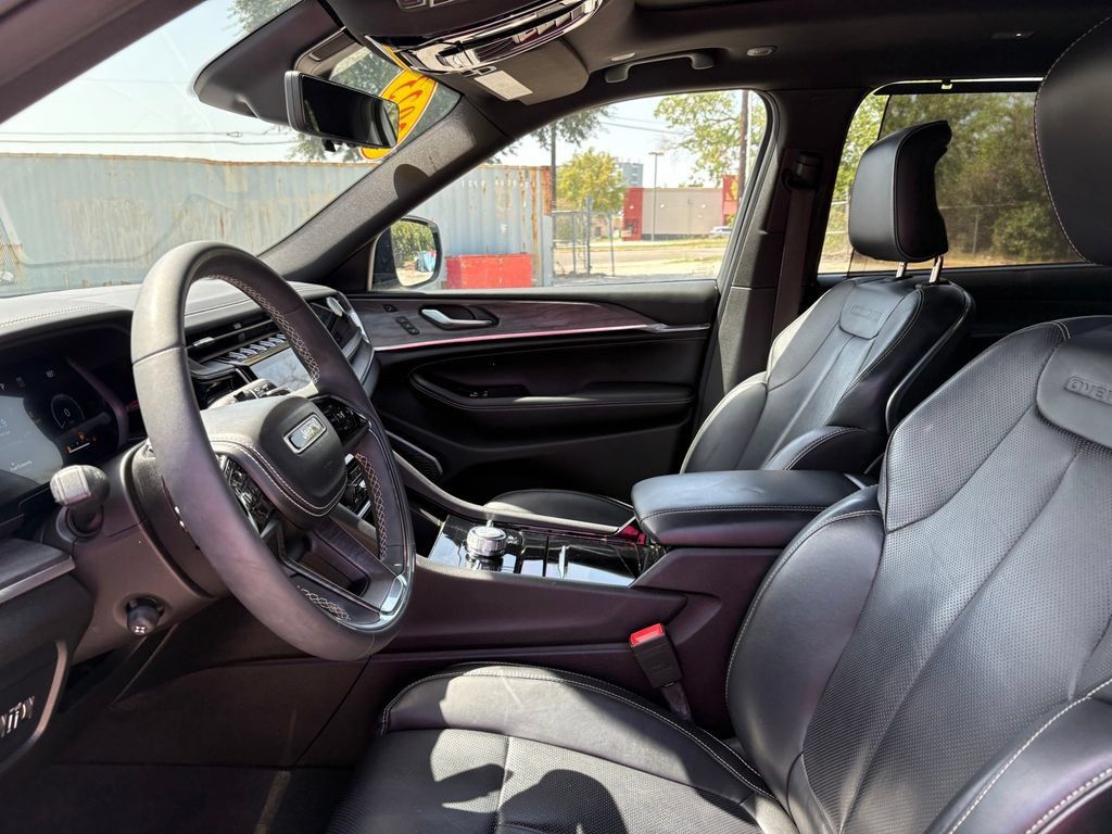 Used 2023 Jeep Grand Cherokee L Overland w/ Luxury Tech Group IV AWD/4WD image 14