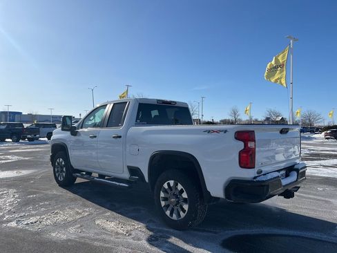Used 2024 Chevrolet Silverado 2500 Custom w/ Custom Convenience Package image 4