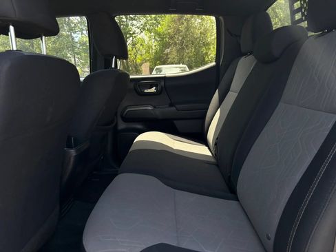 Used 2020 Toyota Tacoma TRD Sport w/ Technology Package RWD image 13
