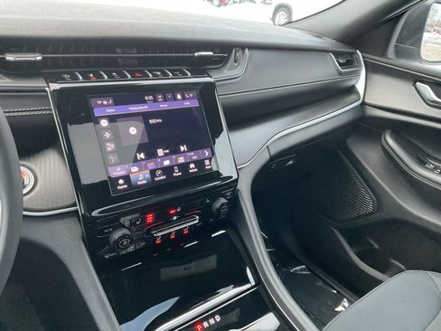 Used 2024 Jeep Grand Cherokee L Laredo w/ Luxury Tech Group I image 27