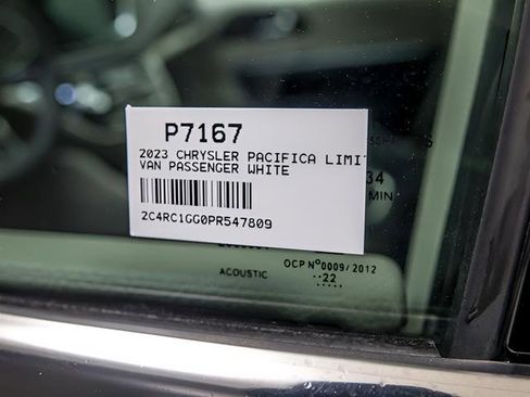 Used 2023 Chrysler Pacifica Limited FWD image 33