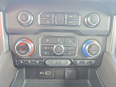 Used 2023 GMC Yukon SLT AWD/4WD image 19