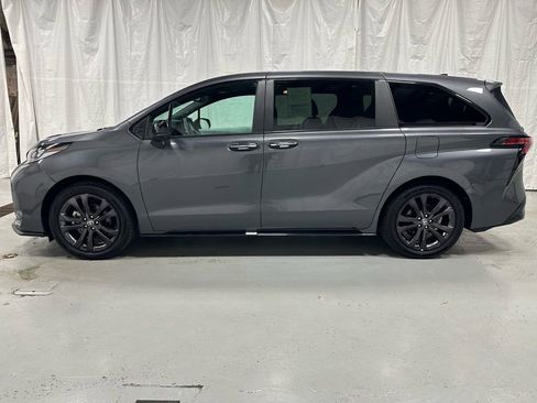 Used 2025 Toyota Sienna XSE image 4