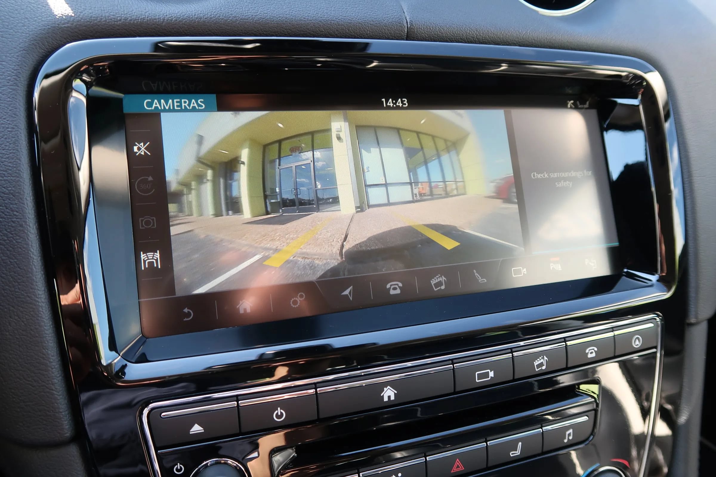 Used 2019 Jaguar XJ R-Sport RWD image 32