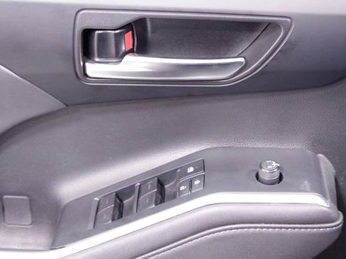Used 2022 Toyota Highlander XLE AWD/4WD image 23