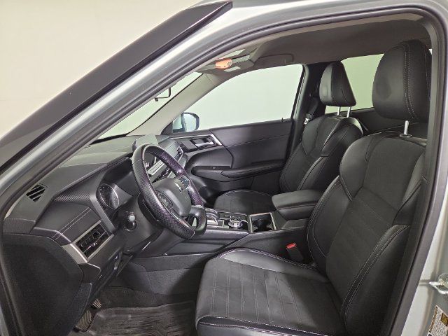 Used 2024 Mitsubishi Outlander SE AWD/4WD image 13