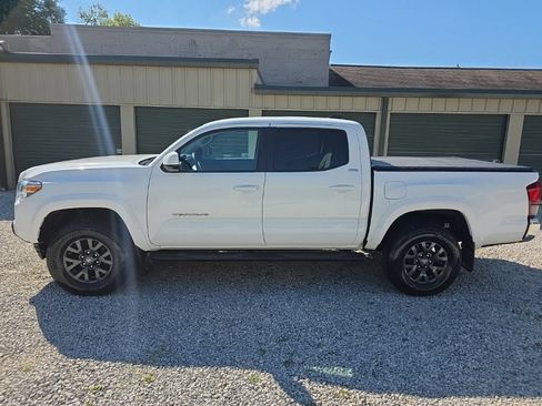 Certified 2020 Toyota Tacoma SR5 AWD/4WD image 3