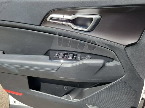 Used 2025 Kia Sportage EX FWD image 29