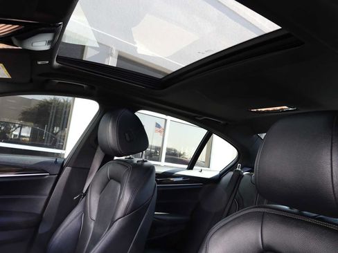 Used 2019 BMW 530e w/ Convenience Package RWD image 4