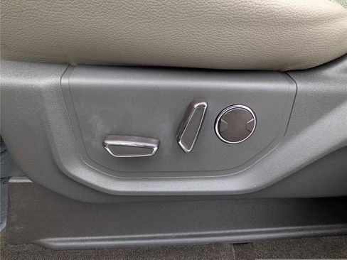 Used 2021 Ford Expedition Limited image 22