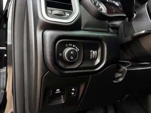 Used 2022 RAM 1500 Big Horn AWD/4WD image 17