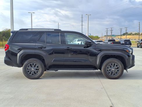 Used 2025 Toyota 4Runner SR5 AWD/4WD image 10