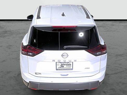 Used 2024 Nissan Rogue S AWD/4WD image 3