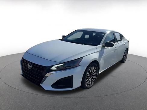 Used 2025 Nissan Altima 2.5 SV image 7