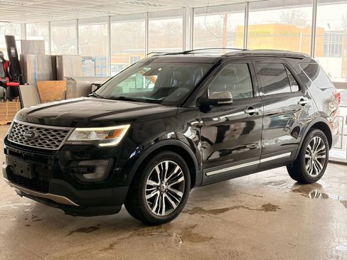 Used 2017 Ford Explorer Platinum image 3
