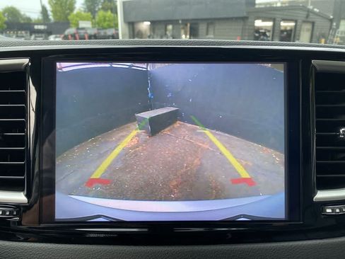 Used 2024 Chrysler Pacifica Touring-L FWD image 25