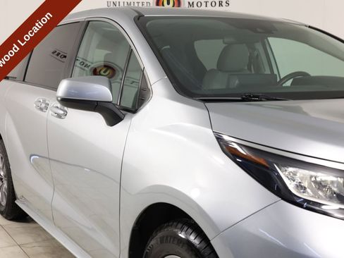 Used 2022 Toyota Sienna LE FWD image 36