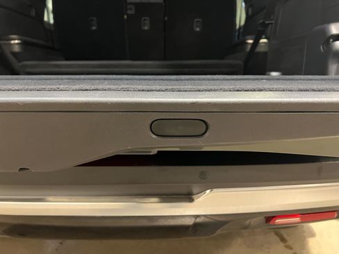 Used 2023 Rivian R1S Launch Edition image 32