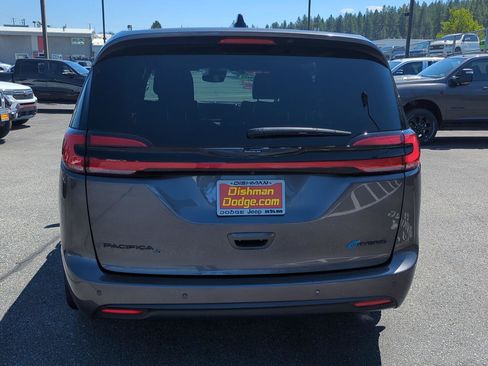 Used 2023 Chrysler Pacifica Touring-L w/ S Appearance Package FWD image 5