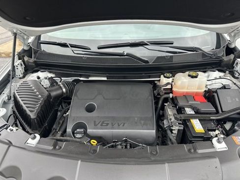 Used 2023 Chevrolet Traverse LT image 34