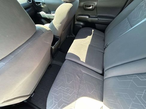 Used 2016 Toyota Tacoma TRD Off-Road image 12