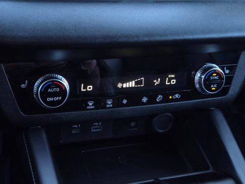 Used 2024 Mitsubishi Outlander SE Black Edition FWD image 19
