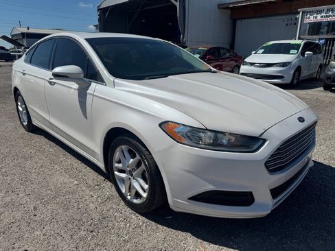 Used 2013 Ford Fusion SE image 2