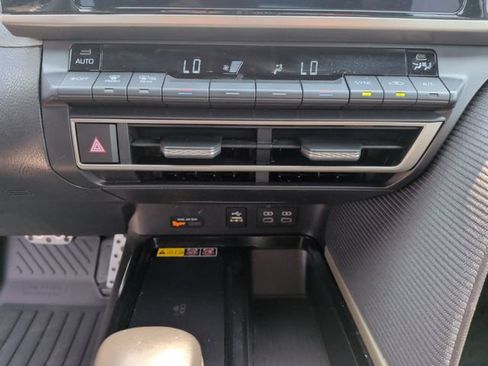 Used 2025 Toyota Camry SE FWD image 20