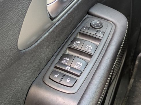 Used 2025 Chrysler Pacifica Select AWD/4WD image 19