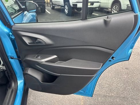 Used 2025 Chevrolet Trax RS w/ Driver Confidence Package image 17