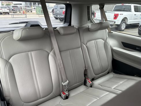 Used 2024 Jeep Wagoneer L Series II RWD image 30