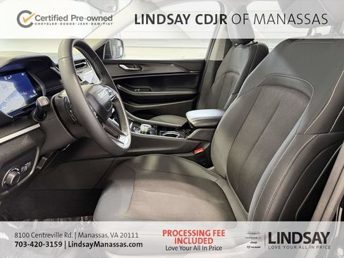 Used 2023 Jeep Grand Cherokee Laredo AWD/4WD image 20