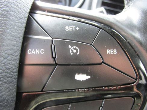 Used 2020 Jeep Cherokee Latitude Plus AWD/4WD image 17