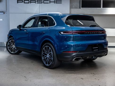 Certified 2025 Porsche Cayenne AWD/4WD image 3