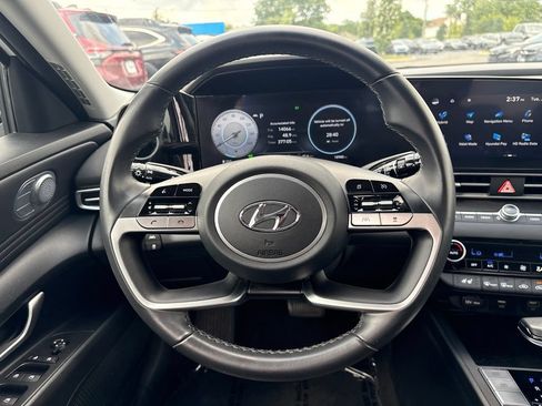 Used 2023 Hyundai Elantra Limited FWD image 15