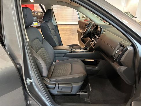 Used 2025 Nissan Pathfinder SV AWD/4WD image 38